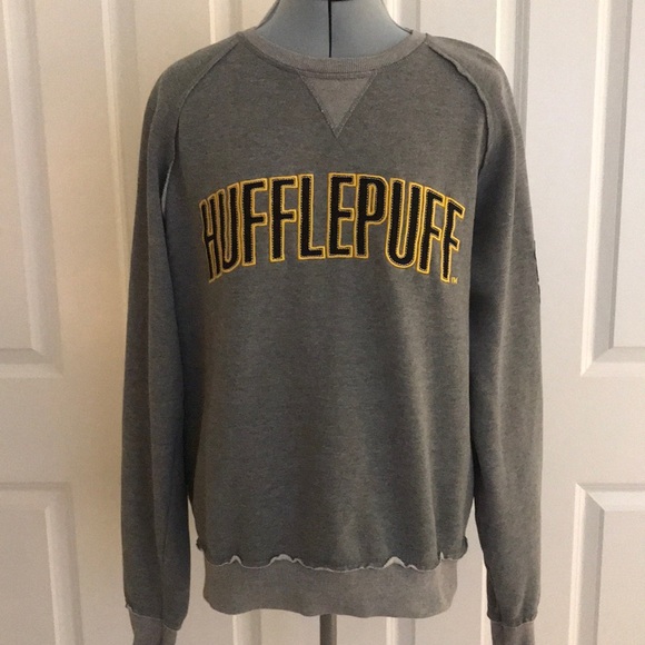 Harry Potter Hufflepuff Crest Wizarding World Gray Sweat Shirt Size M - Picture 1 of 16